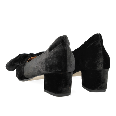 Schleifenpumps aus weichem Veloursleder