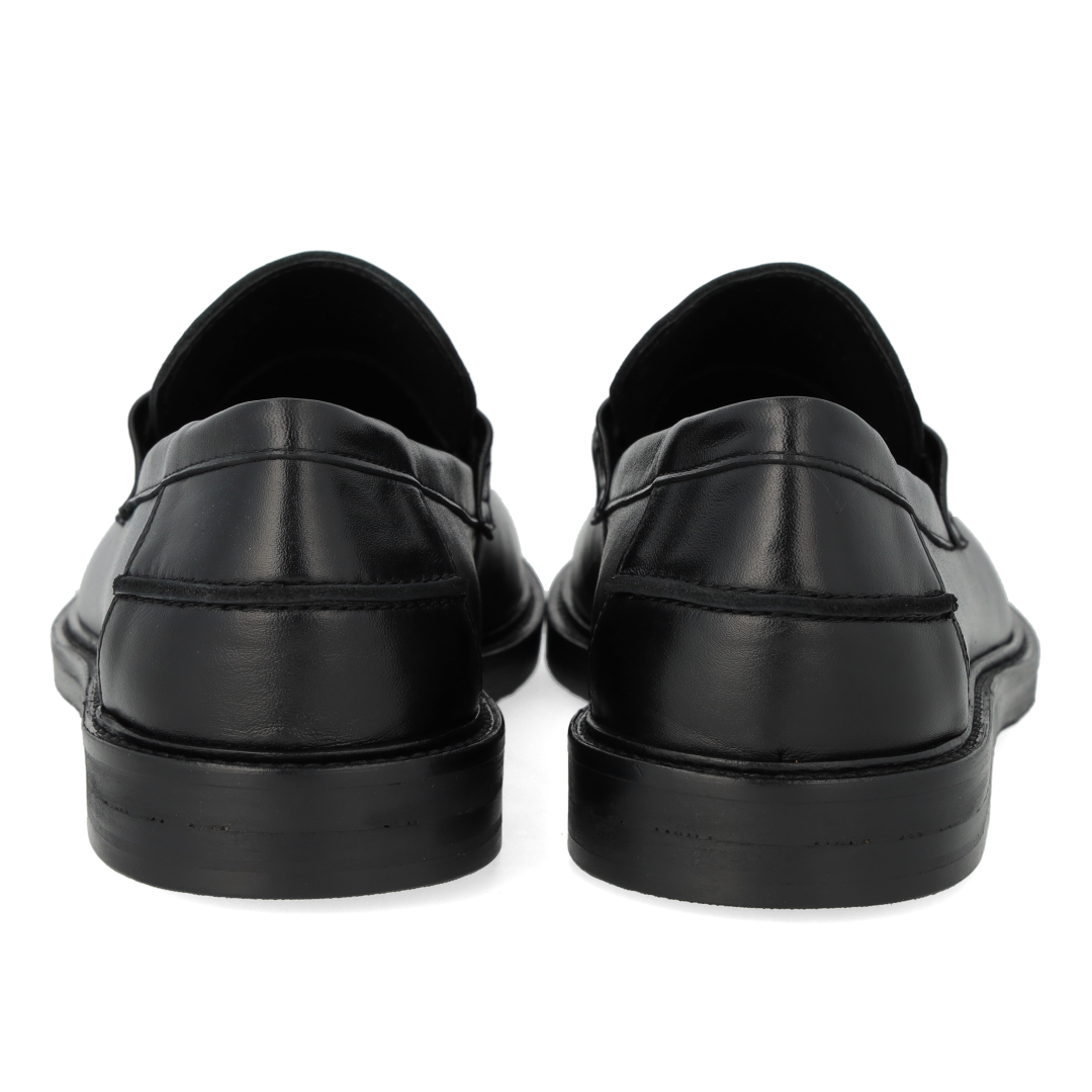 Klassischer Pennyloafer mit breiter Passform