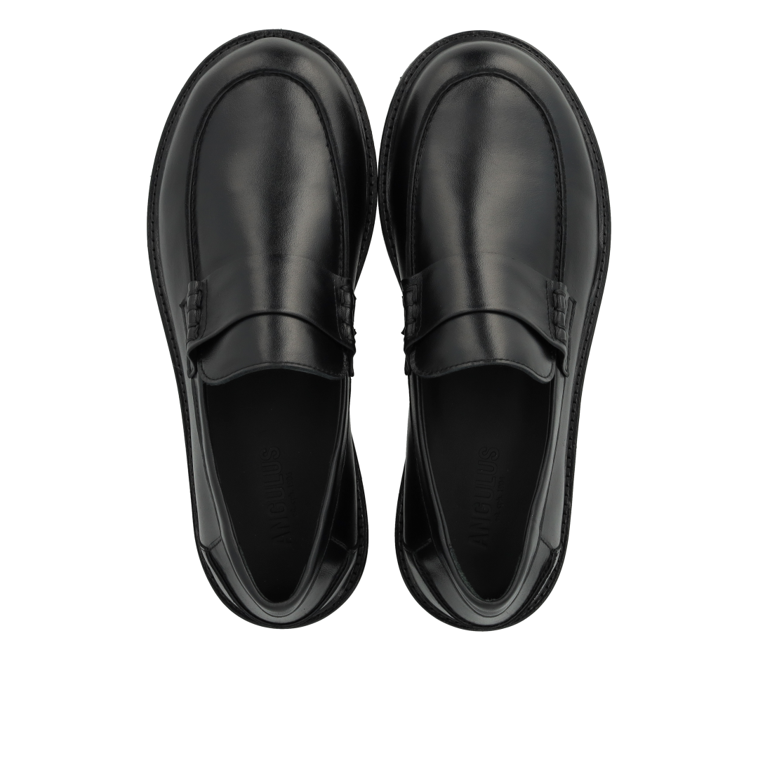Klassischer Pennyloafer mit breiter Passform
