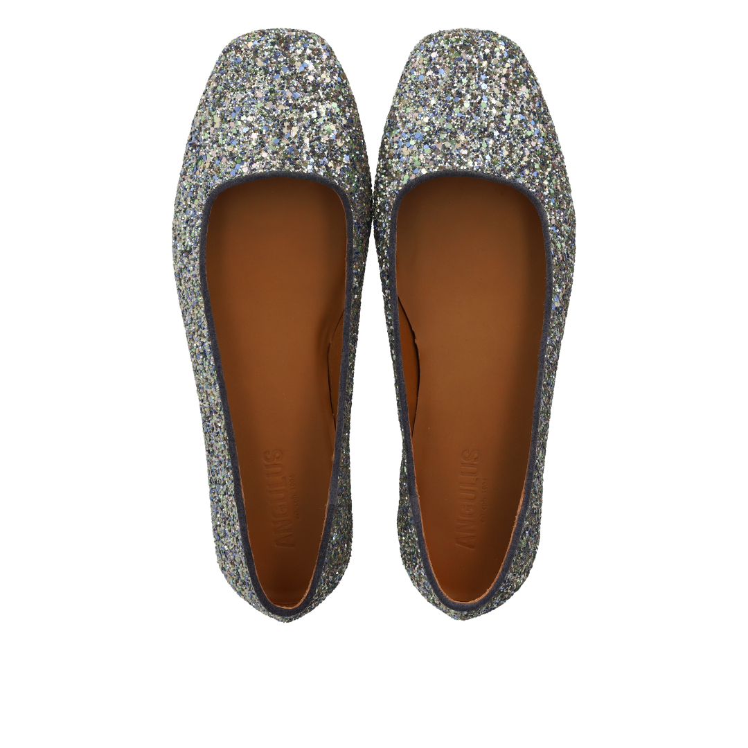 Ballerina mit funkelndem Glitzer