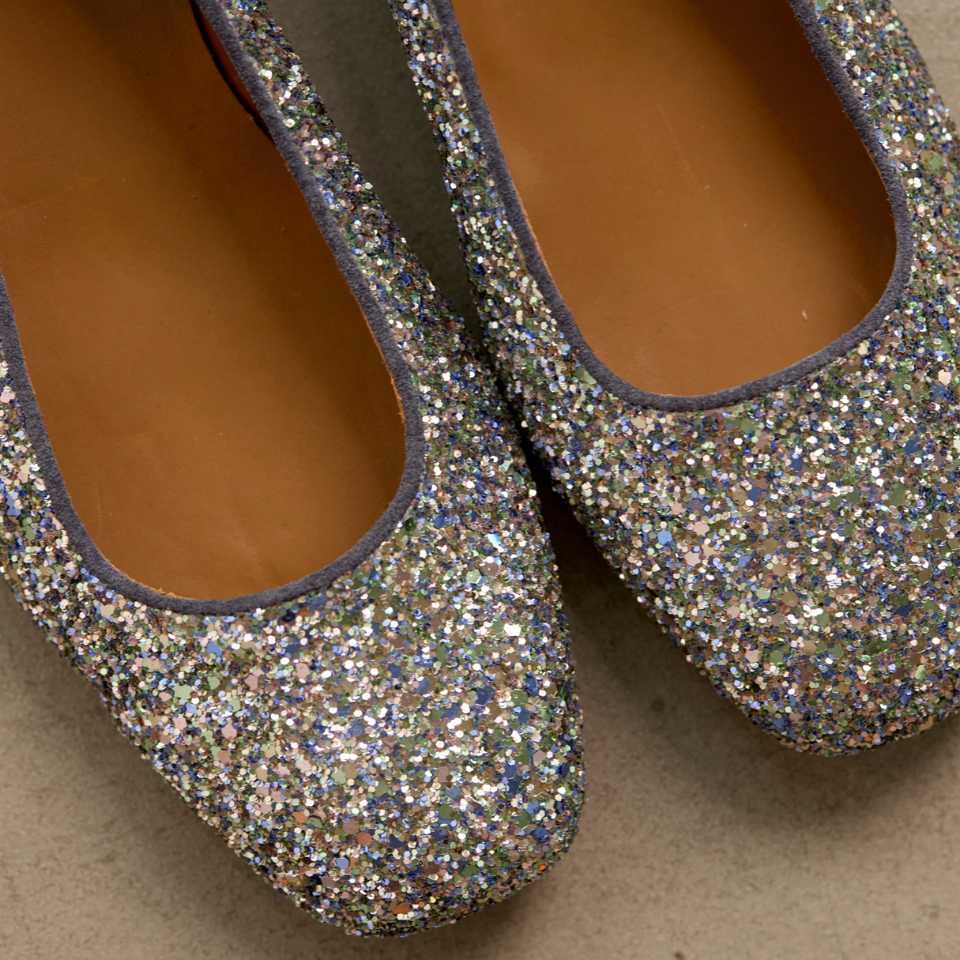 Ballerina mit funkelndem Glitzer