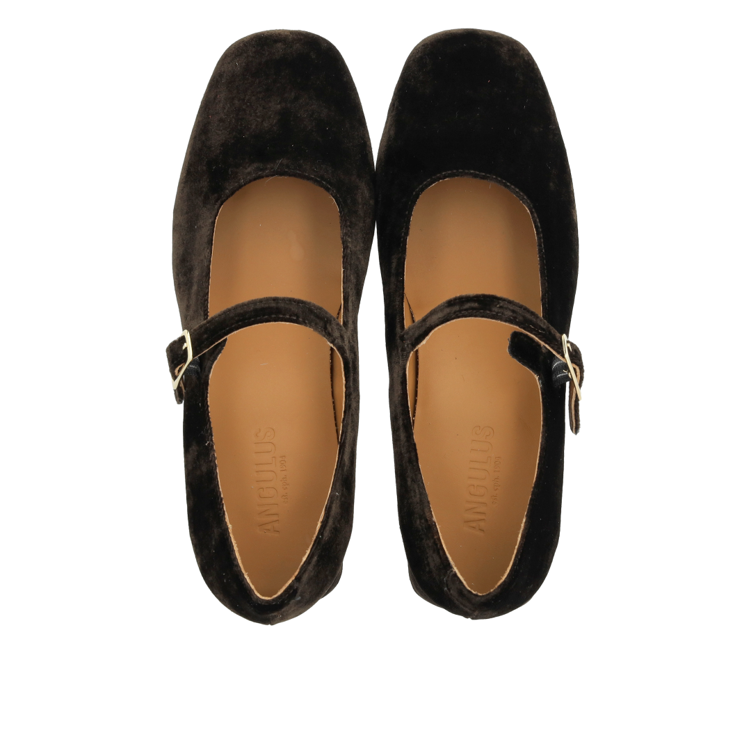 Mary Jane in weichem Velours mit skulpturalem Absatz
