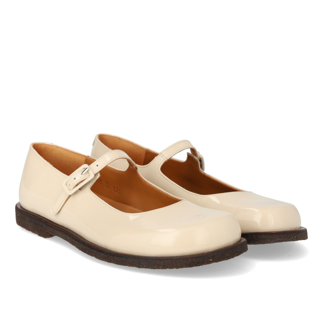Ballerina mit breiter Passform