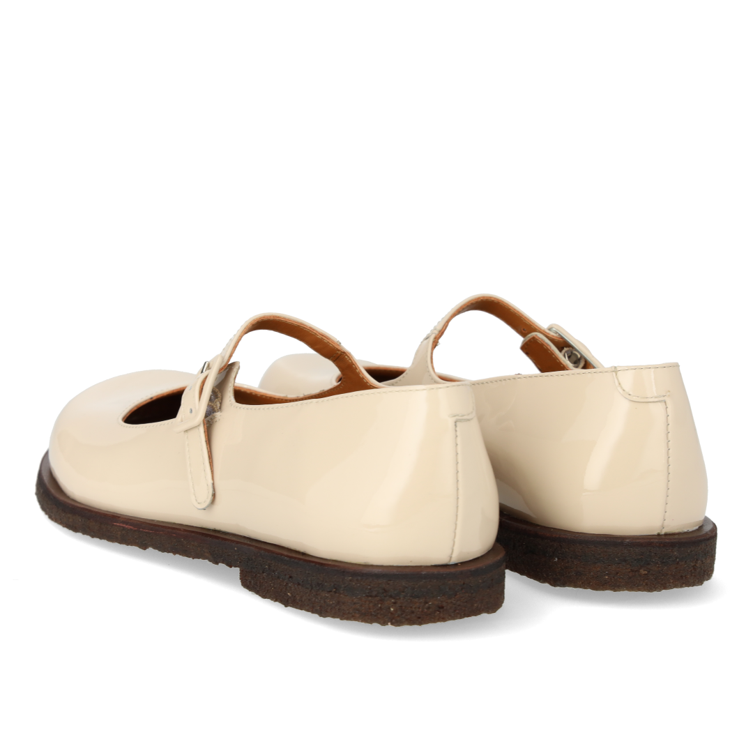 Ballerina mit breiter Passform