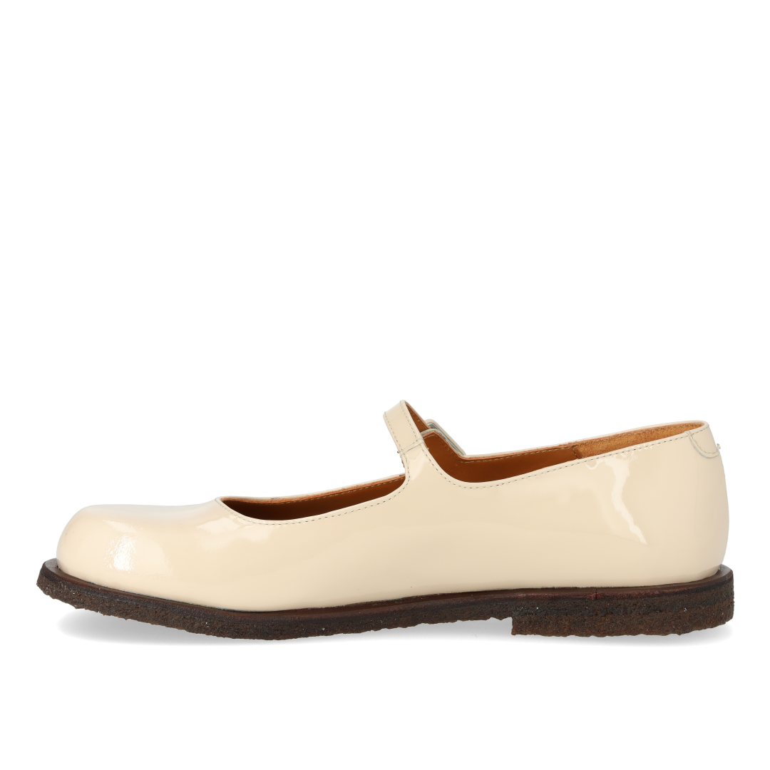 Ballerina mit breiter Passform