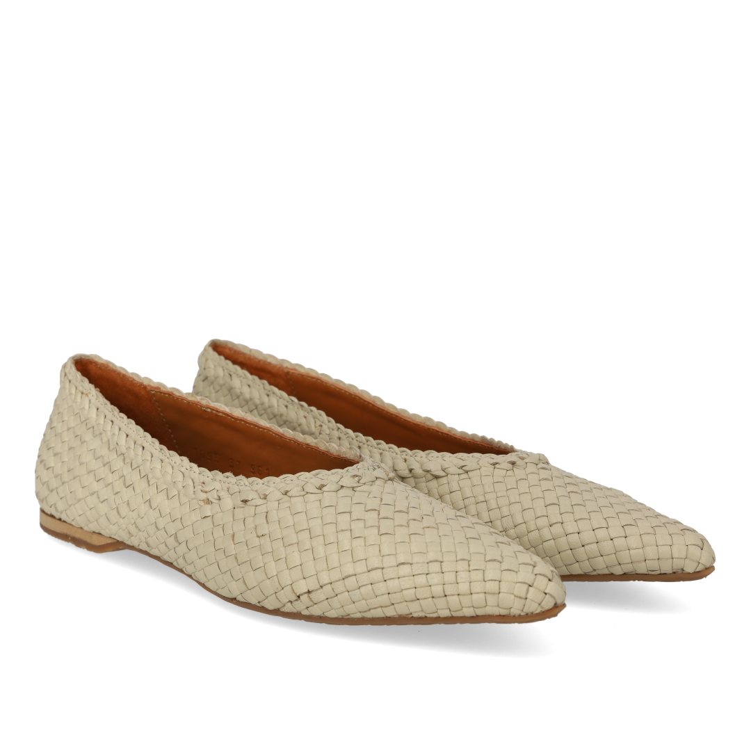 Handgeflochtene Ballerina mit spitzer Spitze