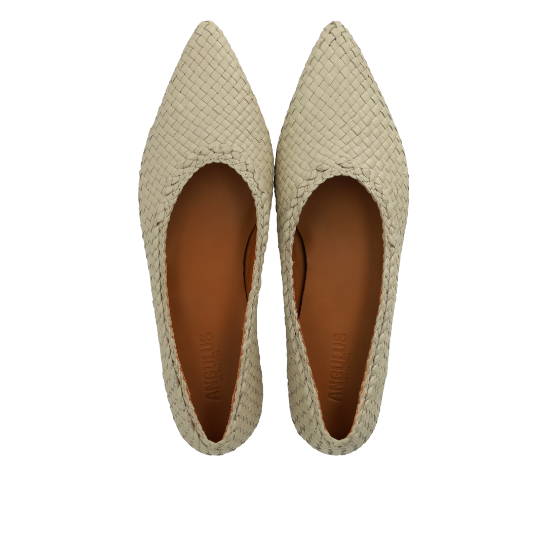 Handgeflochtene Ballerina mit spitzer Spitze