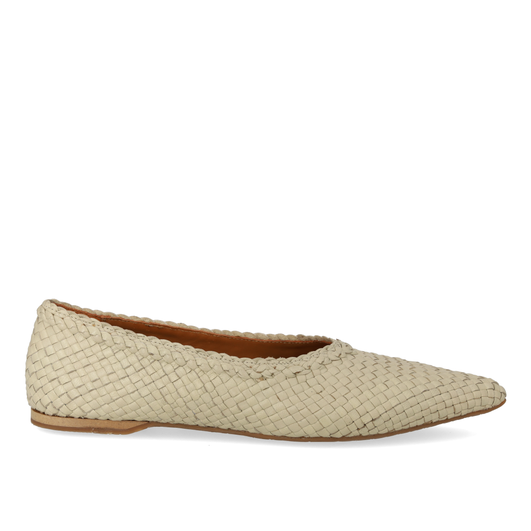 Handgeflochtene Ballerina mit spitzer Spitze
