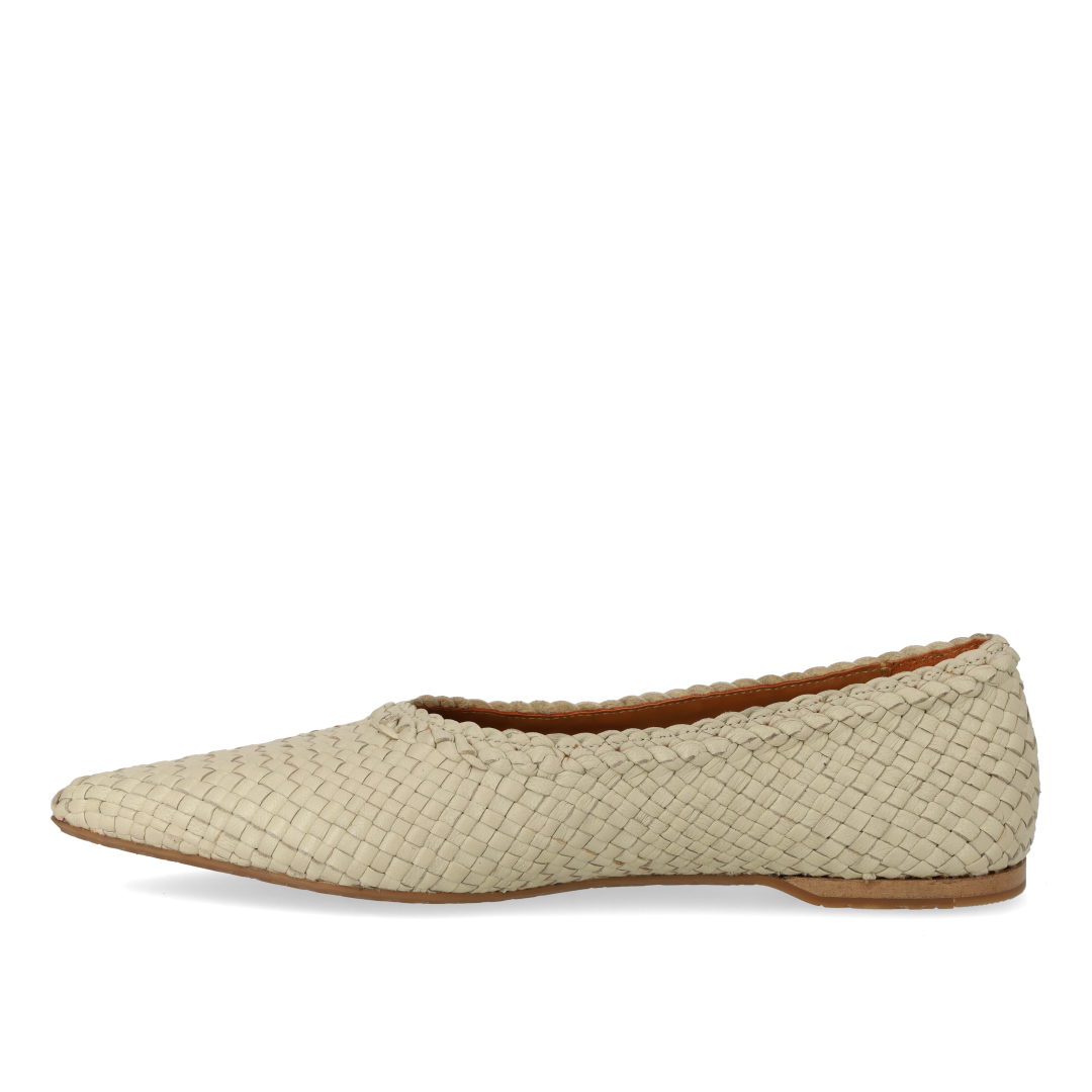 Handgeflochtene Ballerina mit spitzer Spitze