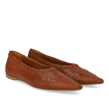 Handgeflochtener ballerina mit spitzer Zehenpartie