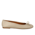 Klassische Ballerina mit Schleifendetail