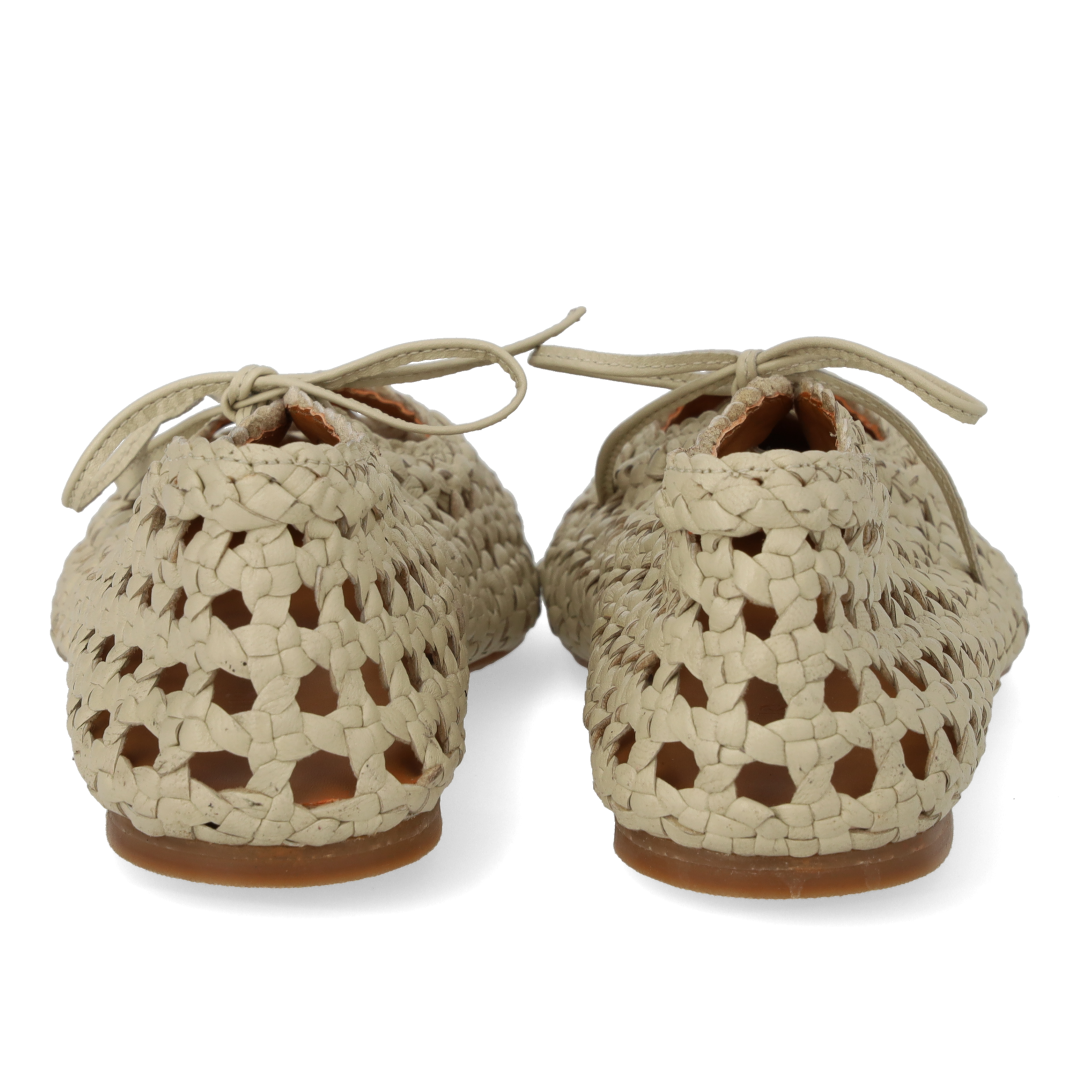 Weiche handgeflochtene Ballerina mit Schleifendetail