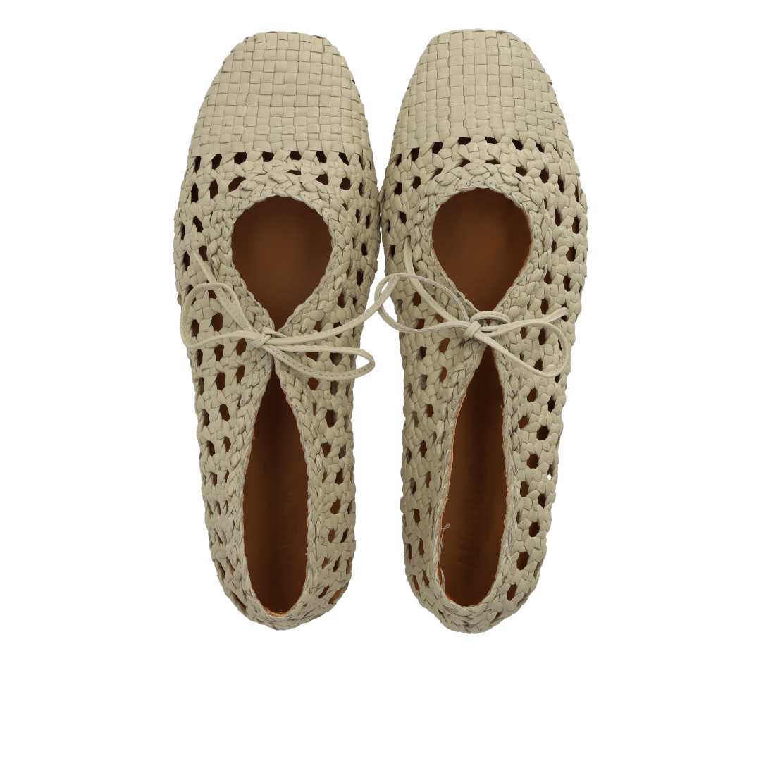 Weiche handgeflochtene Ballerina mit Schleifendetail