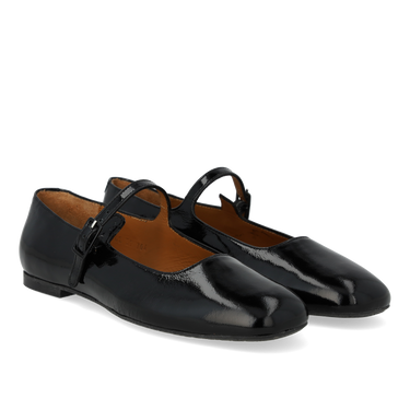 Ballerina mit moderater quadratischer Schuhspitze