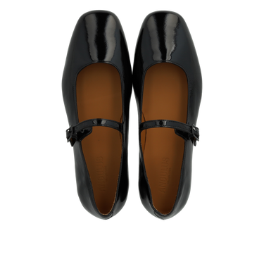 Ballerina mit moderater quadratischer Schuhspitze