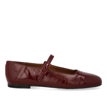 Ballerina mit moderater quadratischer Schuhspitze