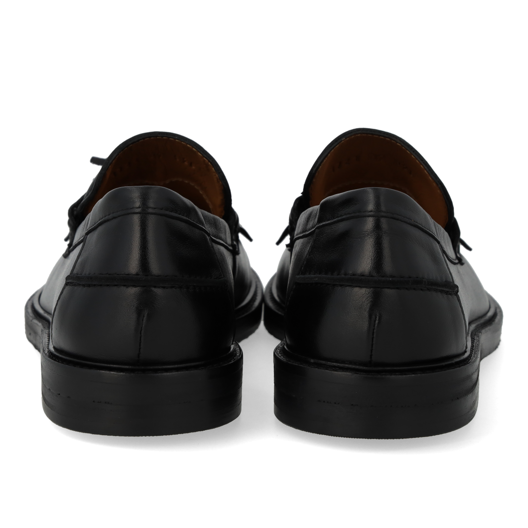 Breiter Loafer mit Fransen und Quastendetail