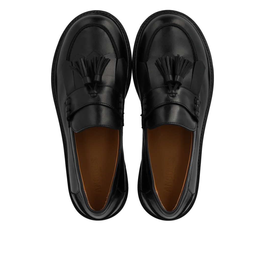 Breiter Loafer mit Fransen und Quastendetail