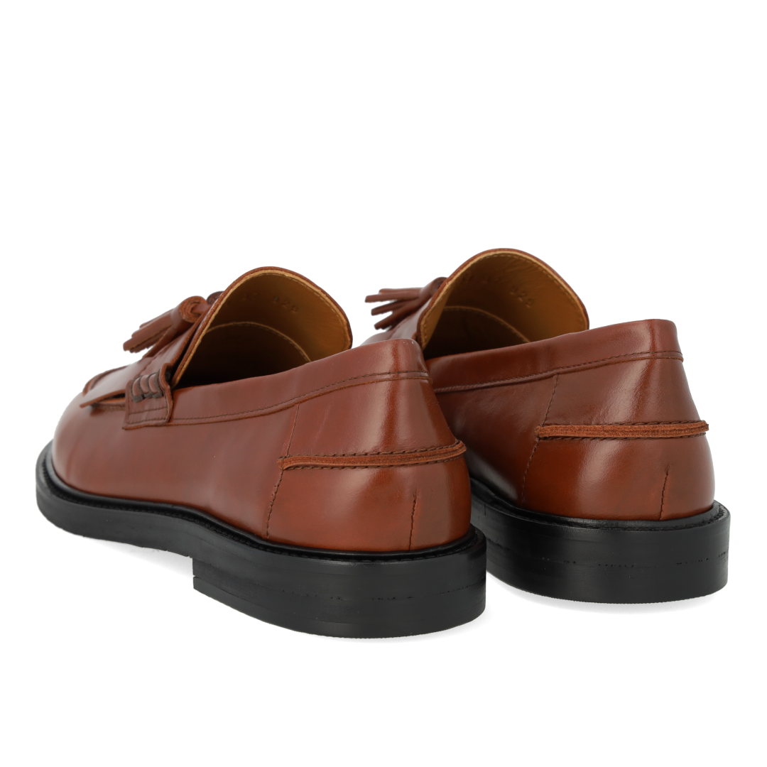 Breiter Loafer mit Fransen und Quastendetail