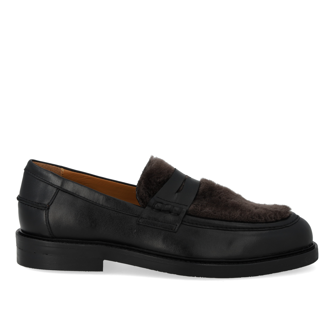Pennyloafer mit weichem Fellbesatz
