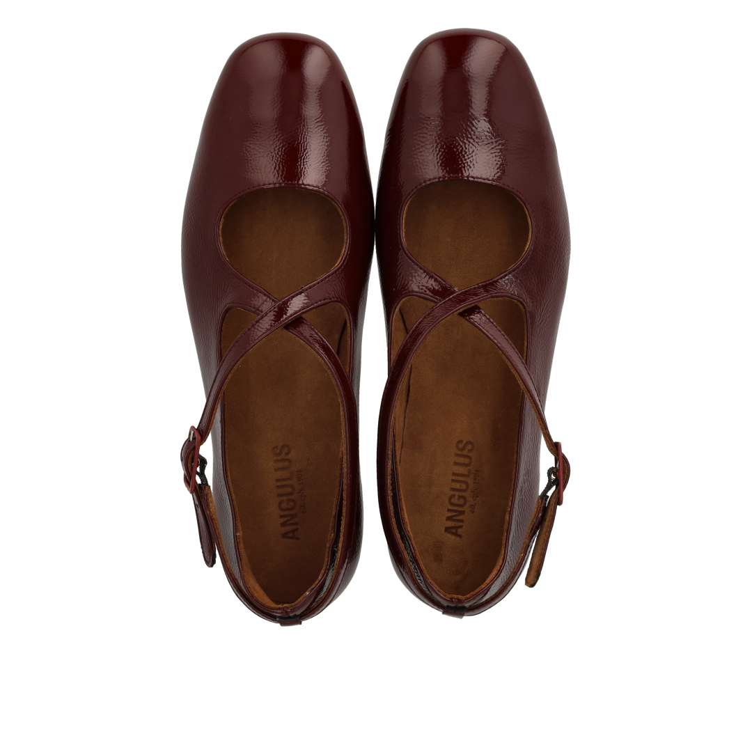 Mary Jane Ballerina mit Kreuzdetail