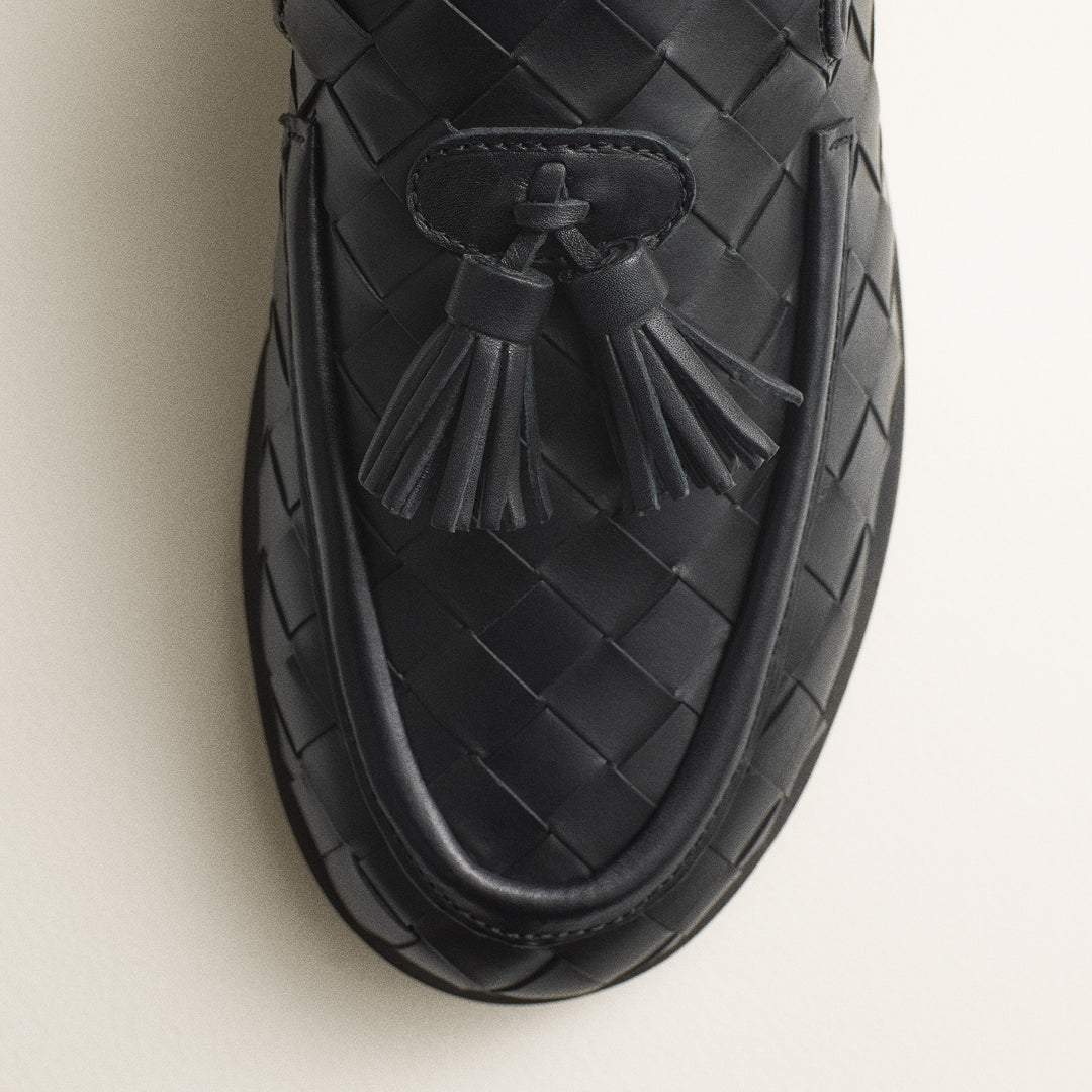 Geflochtener Loafer mit Quasten-Details