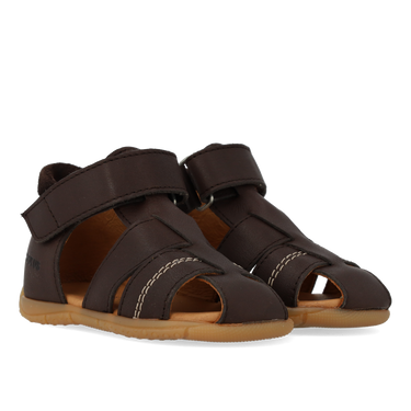 Die erste Kindersandale mit Kontrastnähten