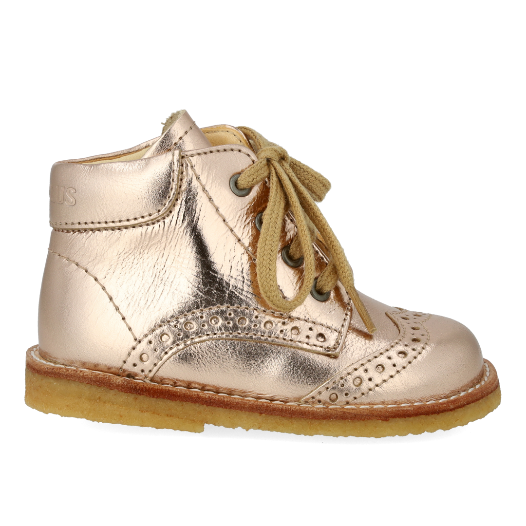 Klassischer Schnürschuh mit Brogue-Details
