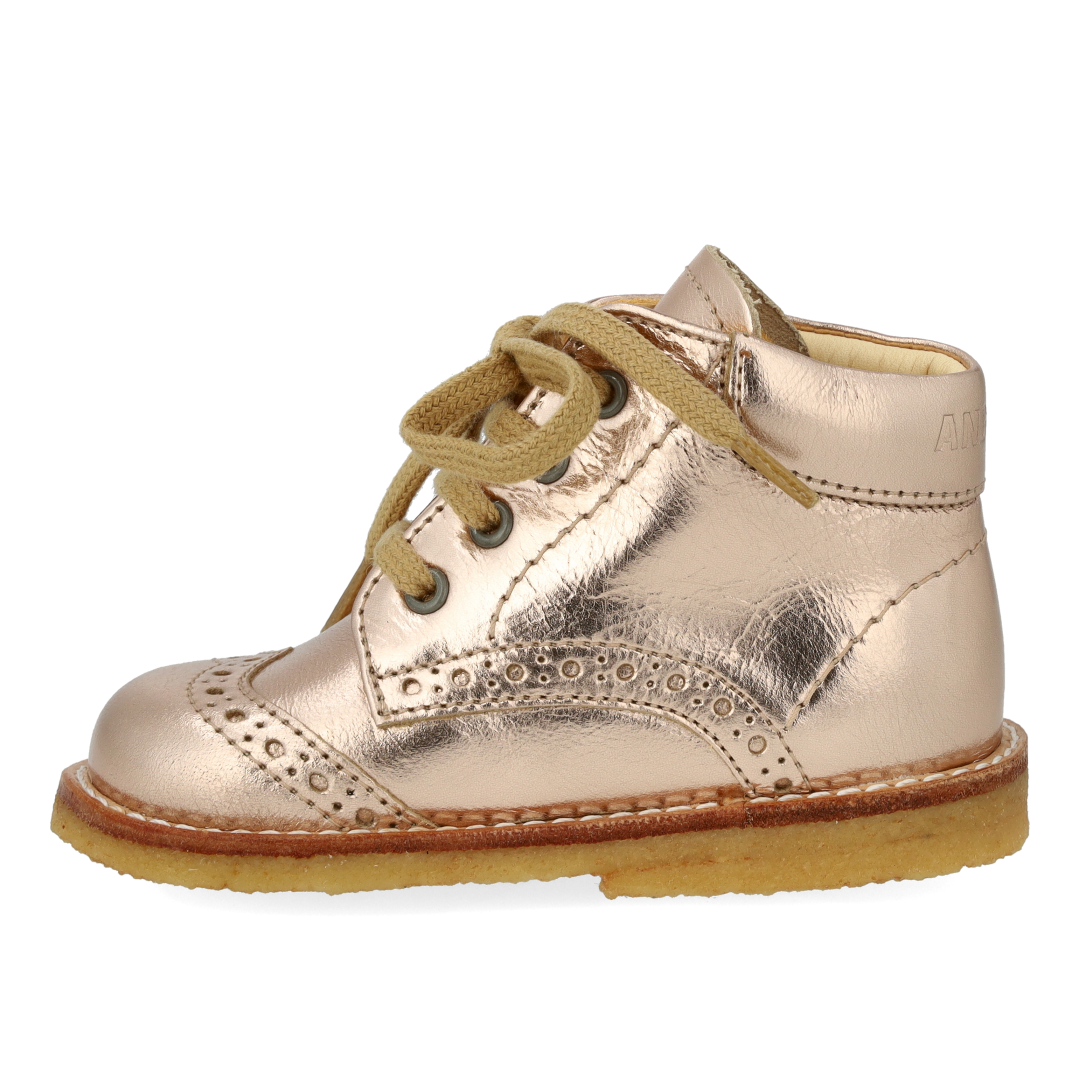 Klassischer Schnürschuh mit Brogue-Details