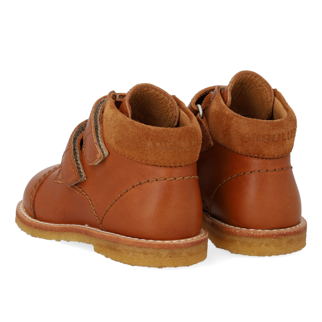 Klassische Anfängerschuhe mit Klettverschluss