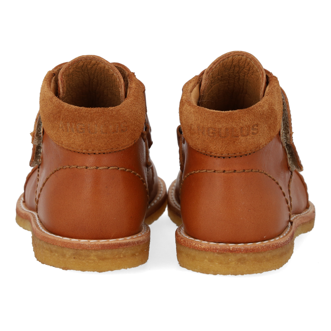 Klassische Anfängerschuhe mit Klettverschluss