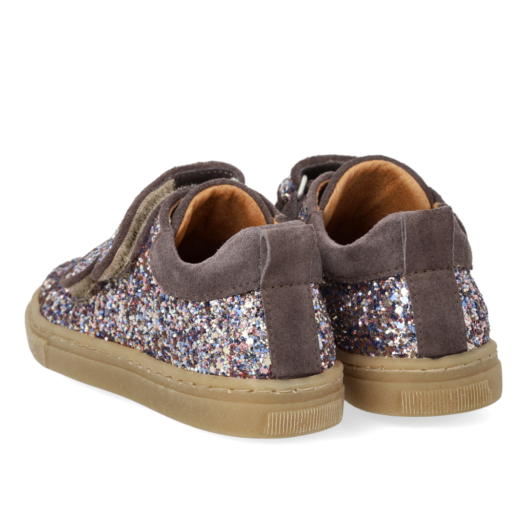 Funkelnde glitzer-sneaker mit wildlederkanten