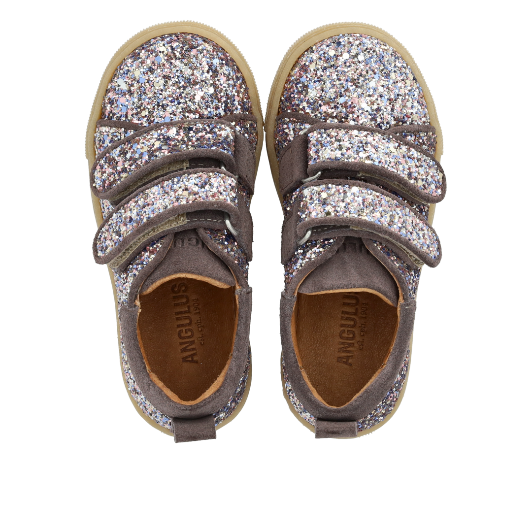 Funkelnde glitzer-sneaker mit wildlederkanten