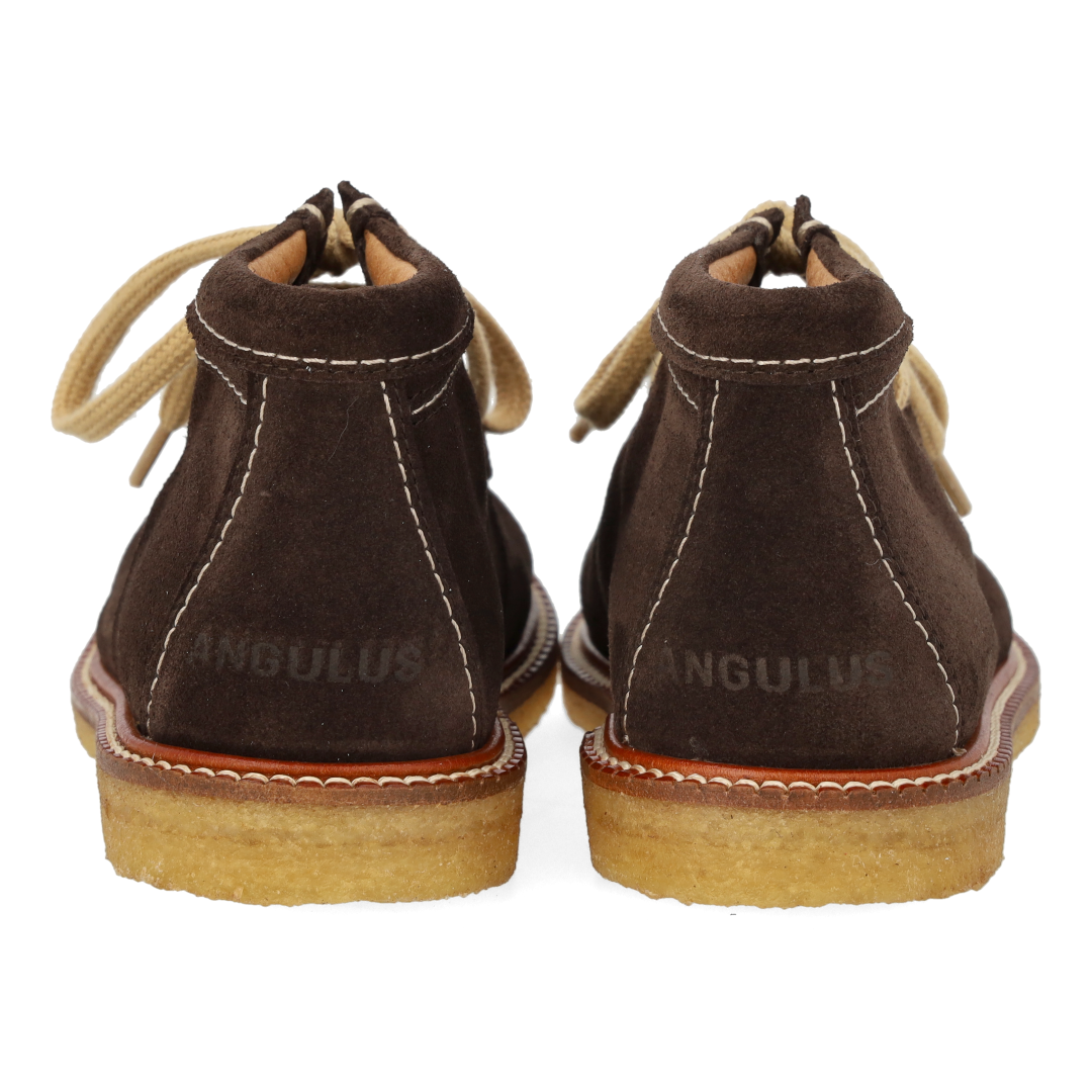 Schnürschuhe mit Kontrastnähten