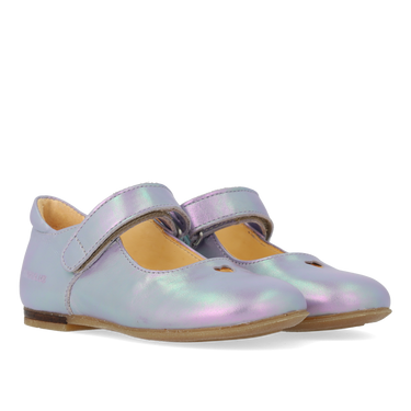 Ballerina mit ausgeschnittenen Herzmotiv