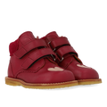 anfängerschuhe mit ausgestanztem kontrastherz