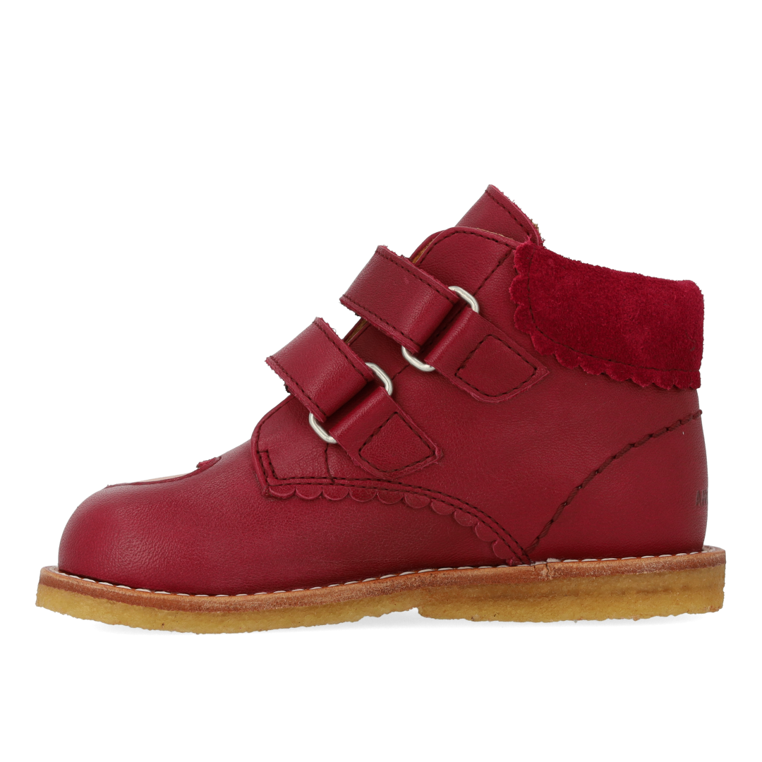 anfängerschuhe mit ausgestanztem kontrastherz