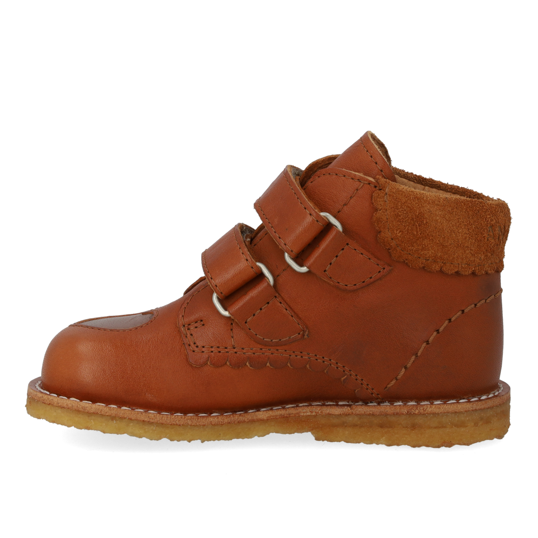 Anfängerschuhe mit ausgestanztem Kontrastherz
