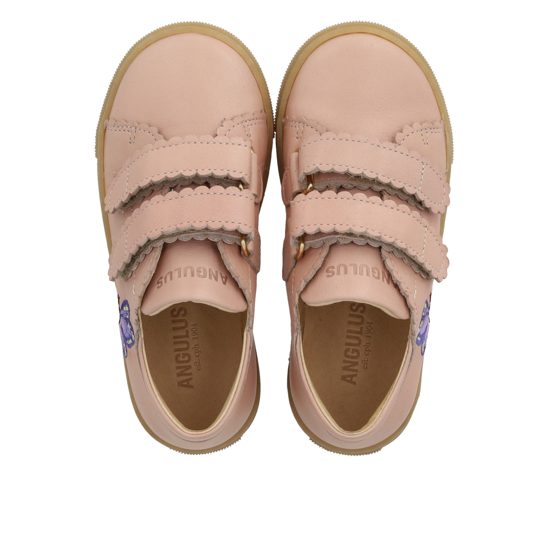 Sneaker mit Schmetterling