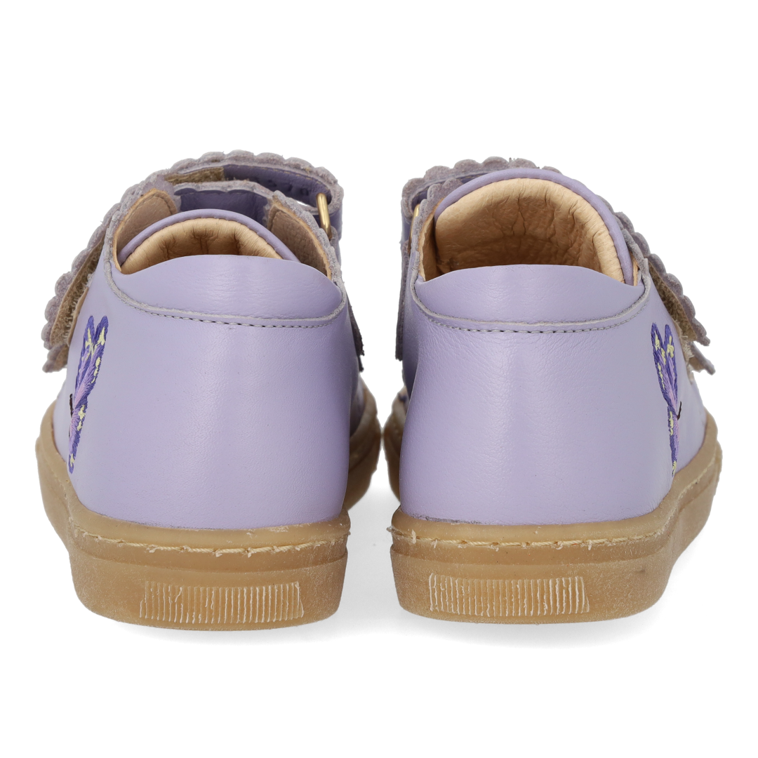 Sneaker mit Schmetterling