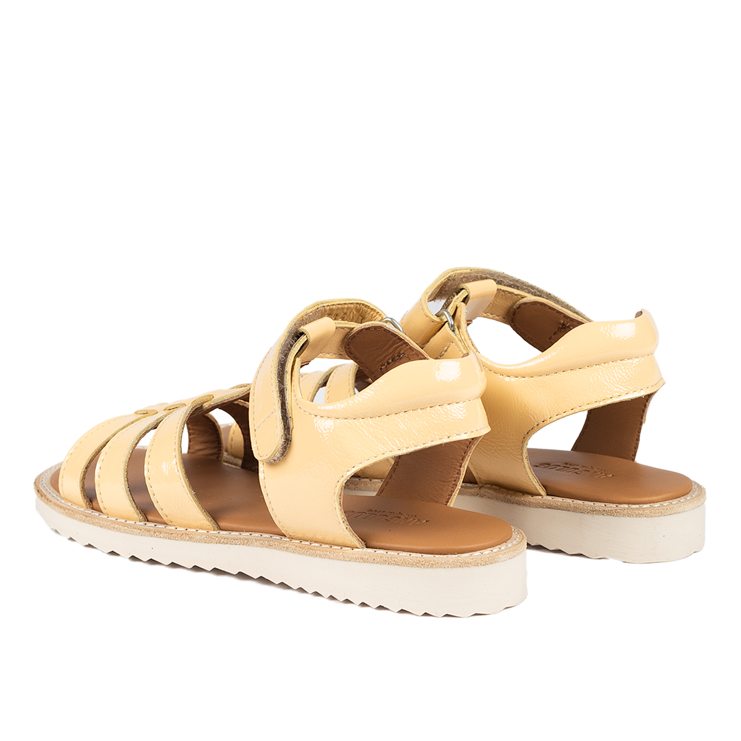 Sandale mit T-Riemen und Klettverschluss