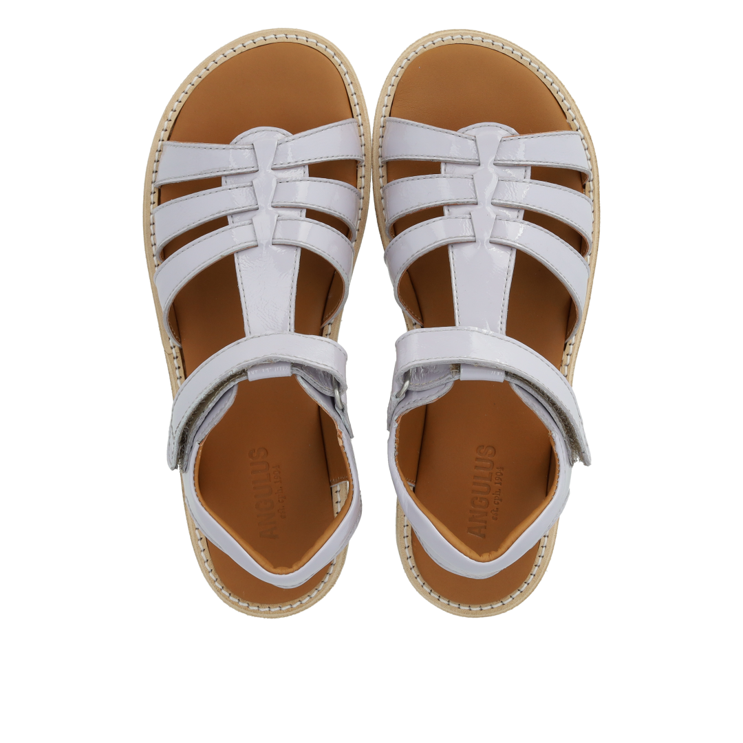 Sandal mit T-Riemen und Klettverschluss