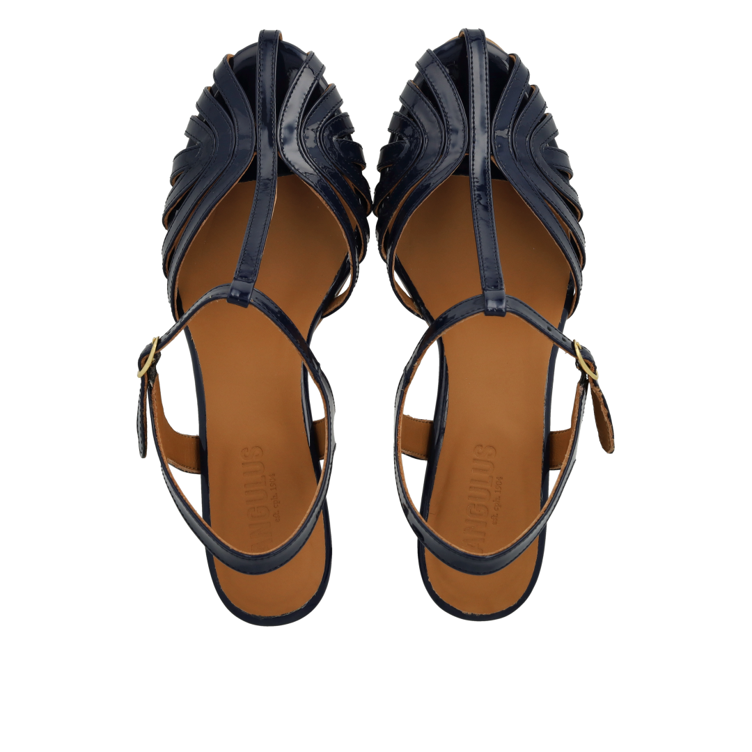Sandalette mit hohem Absatz und schönem organischem Frontdetail