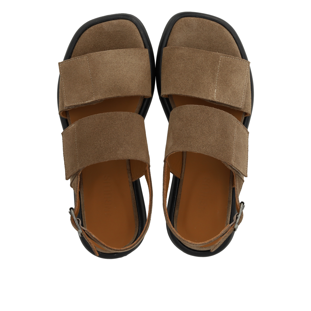 Sandal mit verstellbaren Klettverschlüssen