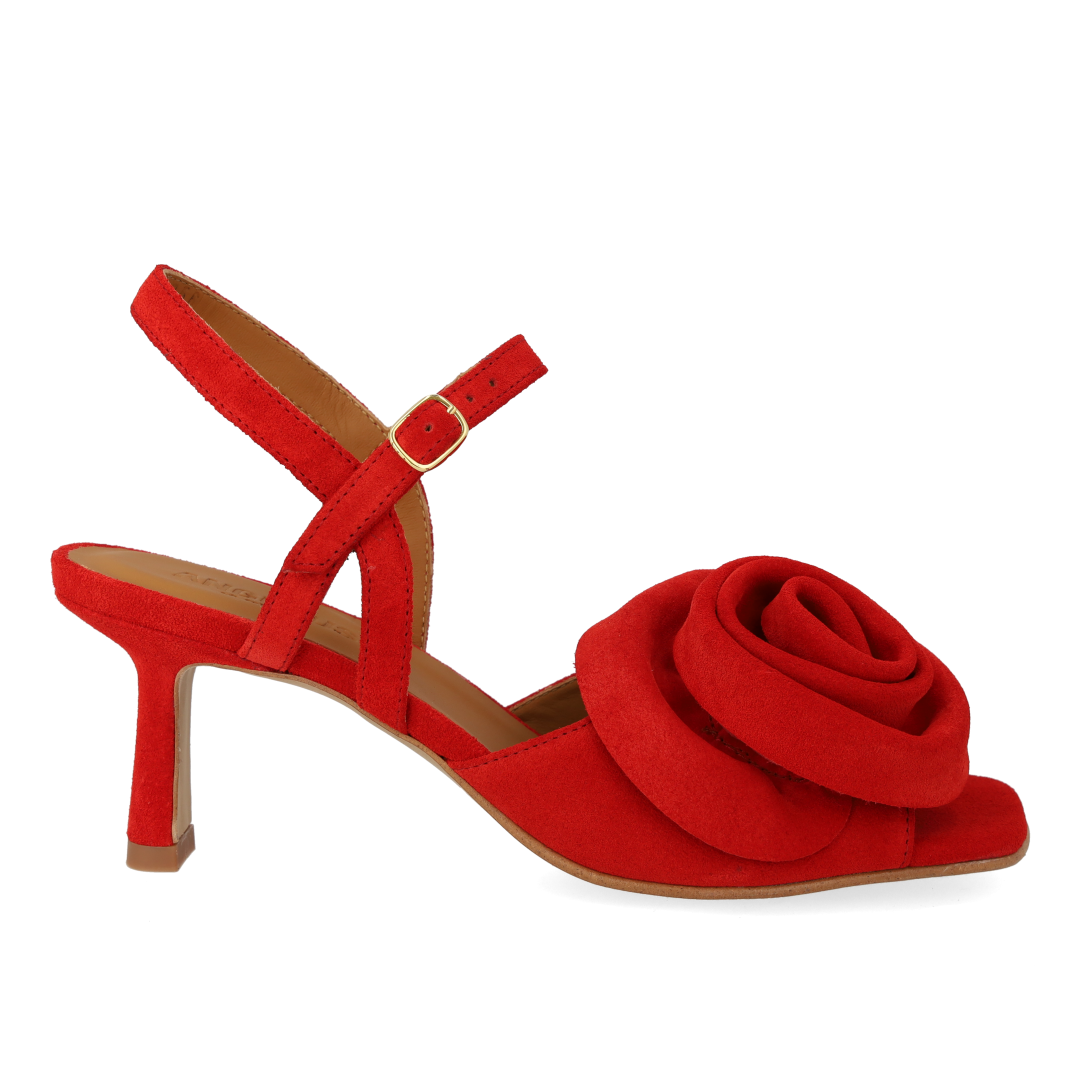 Hochhackige Sandale mit voluminösem Rosendetail