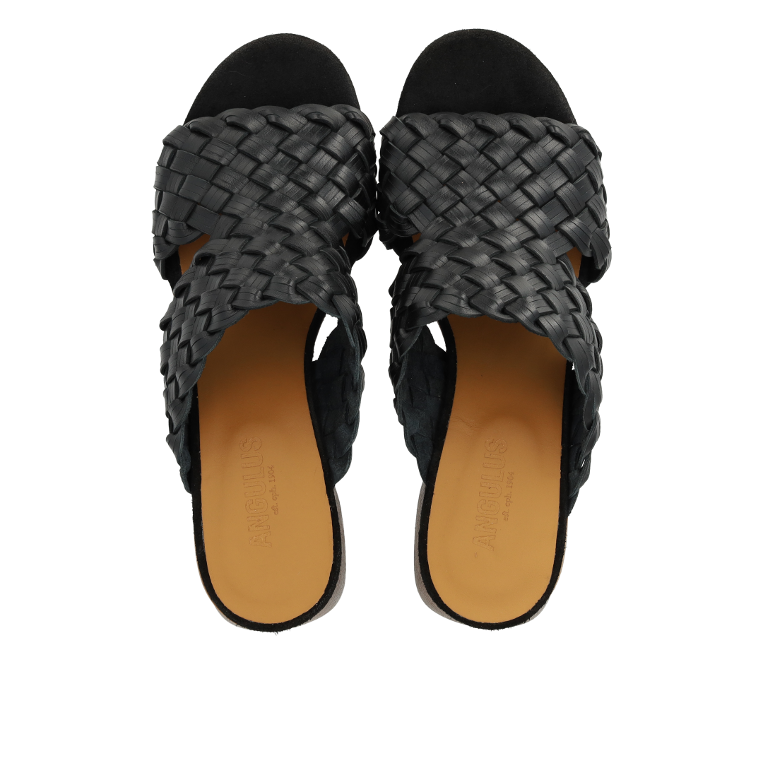 Mule mit geflochtenem Lederdetail