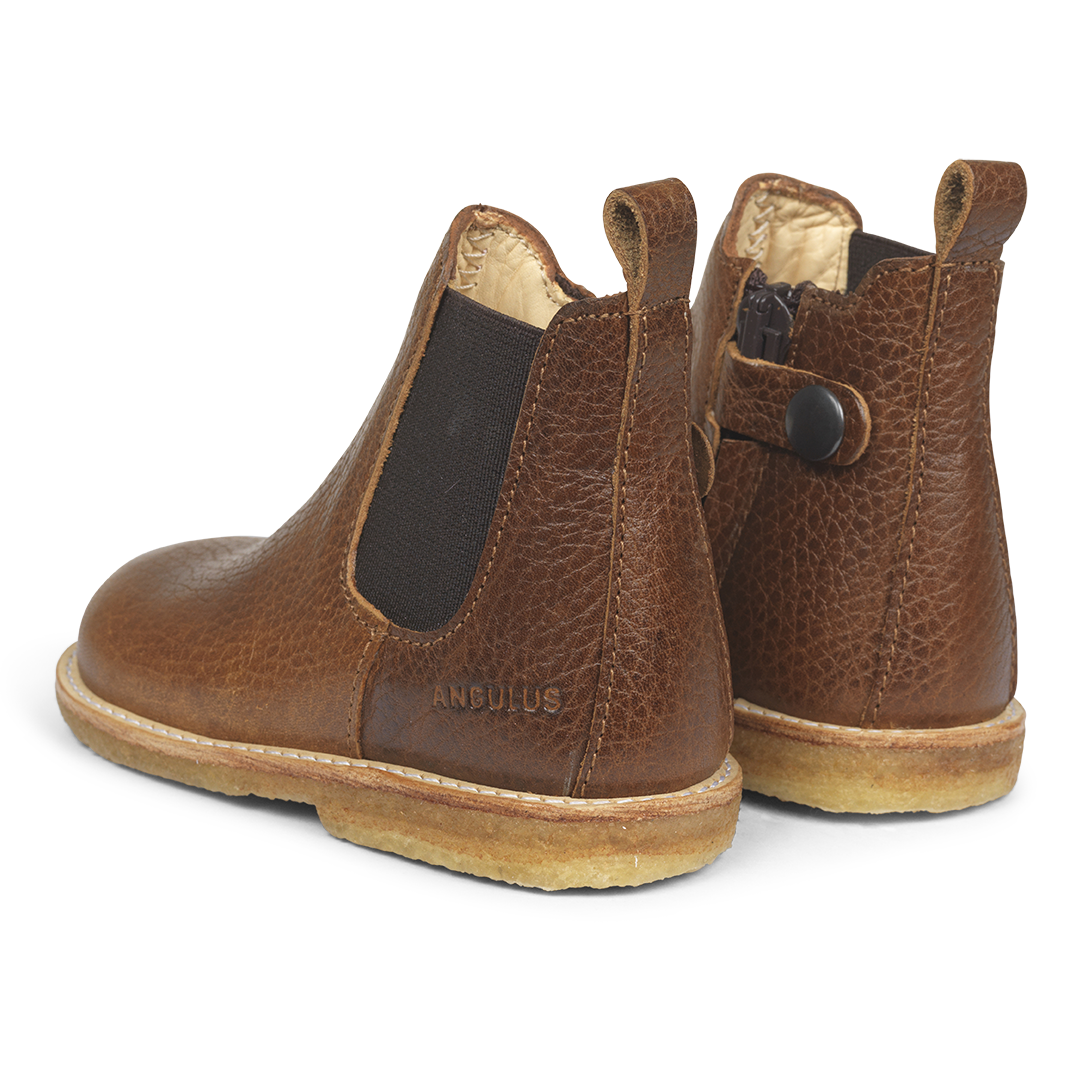 Klassischer Chelsea-Stiefel mit Elastikeinsatz und Reißverschluss