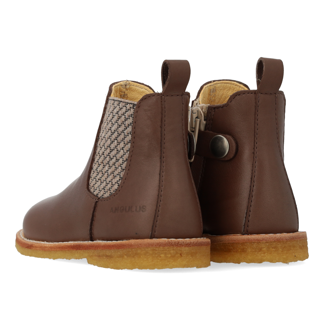 Klassischer Chelsea-Stiefel mit Elastikeinsatz und Reißverschluss
