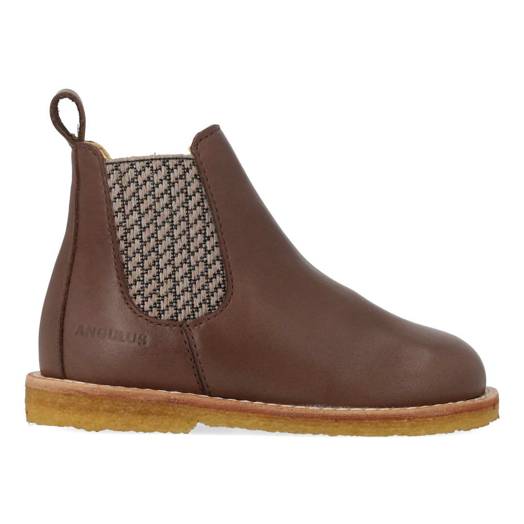 Klassischer Chelsea-Stiefel mit Elastikeinsatz und Reißverschluss