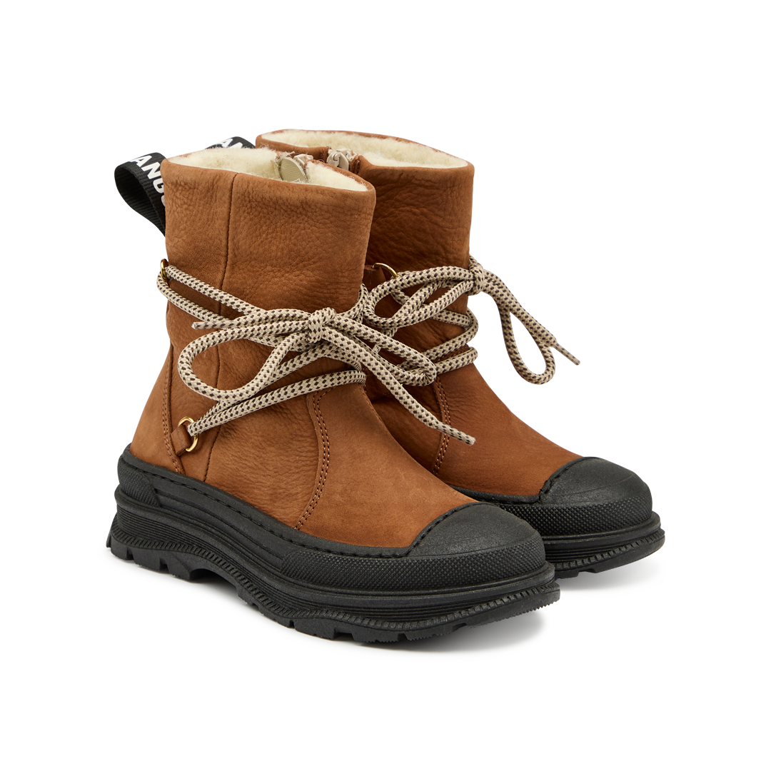 Stiefelette mit Wollfutter und Track-Sohle